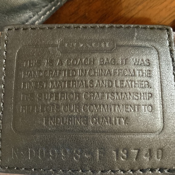 🦊 Coach black cloth and patent trim. - Picture 8 of 10